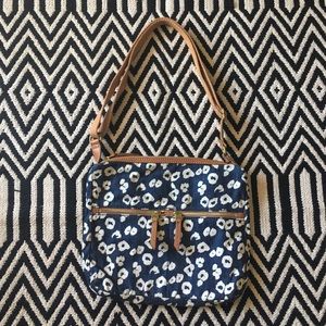 Fossil adjustable strap purse, hand